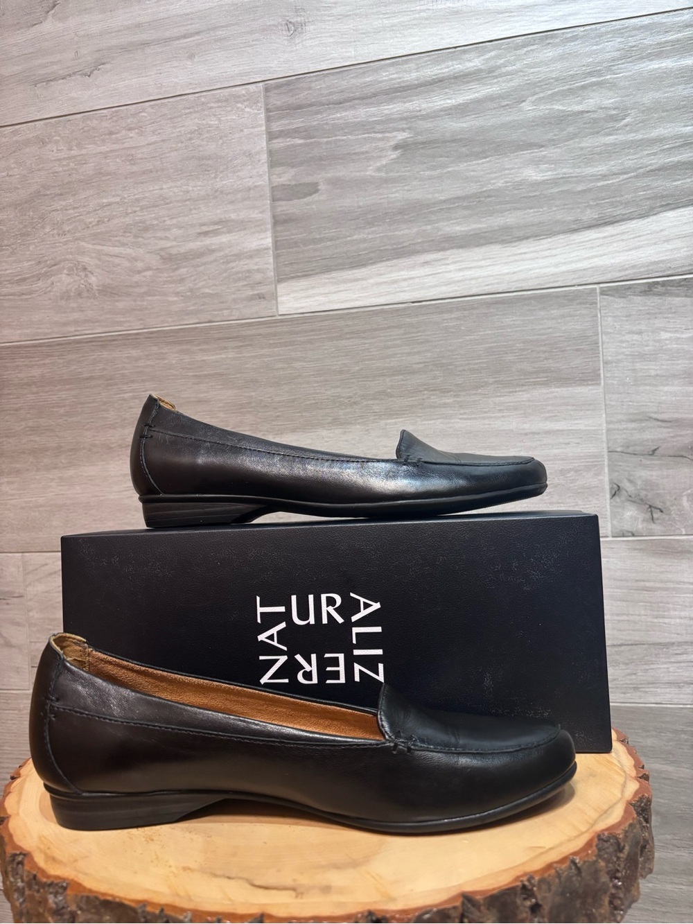 Naturalizer Saban genuine Black Leather Loafers Size 7.5 N5 comfort- like new!